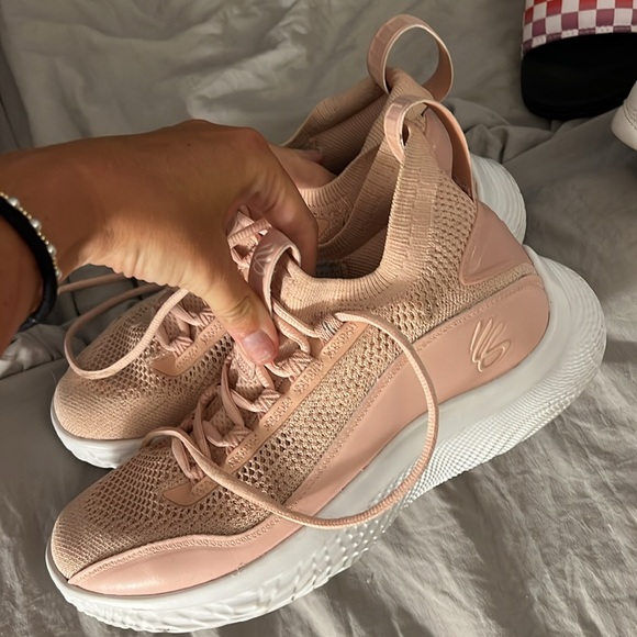 Pink Steph Curry’s - Picture 2 of 4